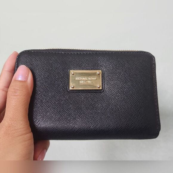 🌸Michael Kors Small Black Leather Wristlet Wallet - Picture 1 of 6